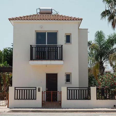 2br With Private Pool Near Fig Tree Bay By Cyprus Horizons וילה פאראלימני