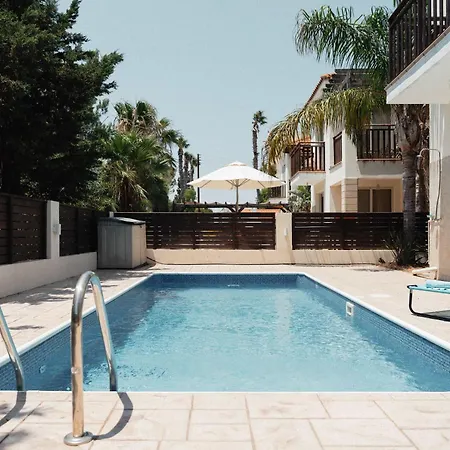 2br With Private Pool Near Fig Tree Bay By Cyprus Horizons וילה פאראלימני