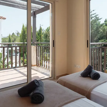 2br With Private Pool Near Fig Tree Bay By Cyprus Horizons Vilă Paralimni